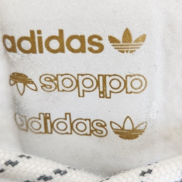 ADIDAS NMD R1 V2 Gold Boost Running Lace Stretch Sneakers White, US Men's 7.5 - Picture 11 of 11